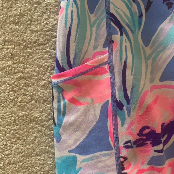 UPF 50+ LUXLETIC 21" FARA WEEKENDER CROP LEGGING - Picture 2 of 3